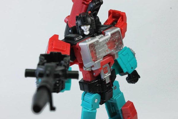 Deluxe Perceptor   More Titans Return Wave 4 Photos  (5 of 23)